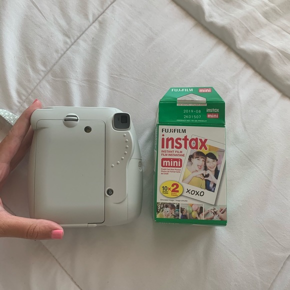 Polaroid Camera - Picture 2 of 2